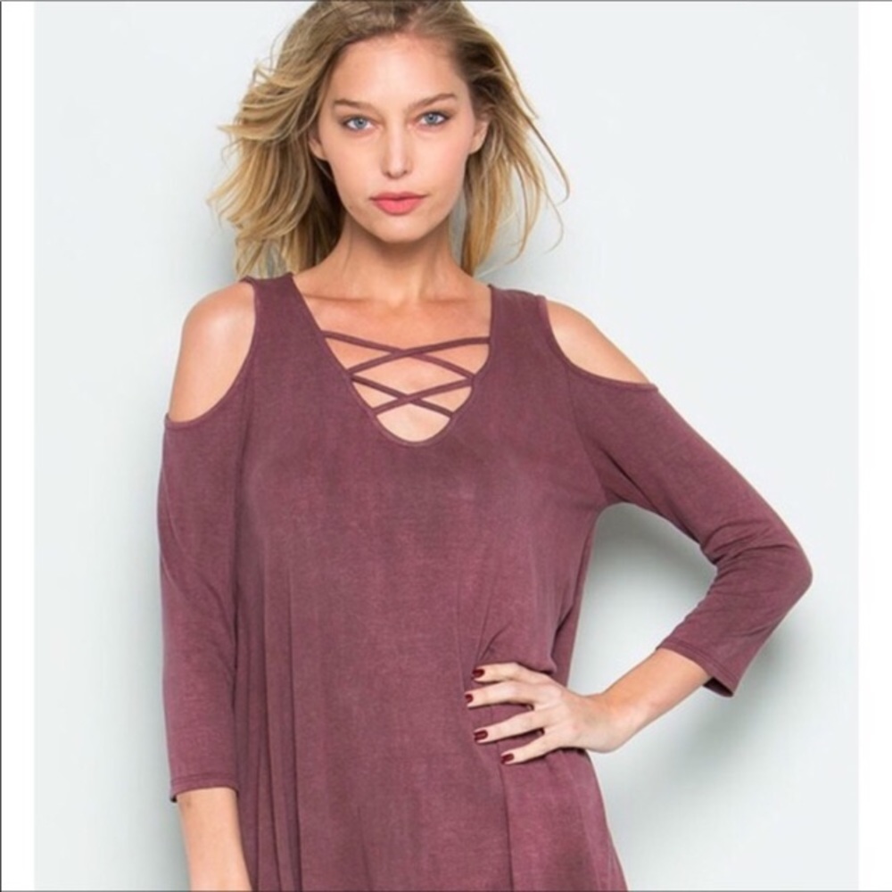 PRICE DROP🤗🤗Criss Cross Cold Shoulder Top NWT